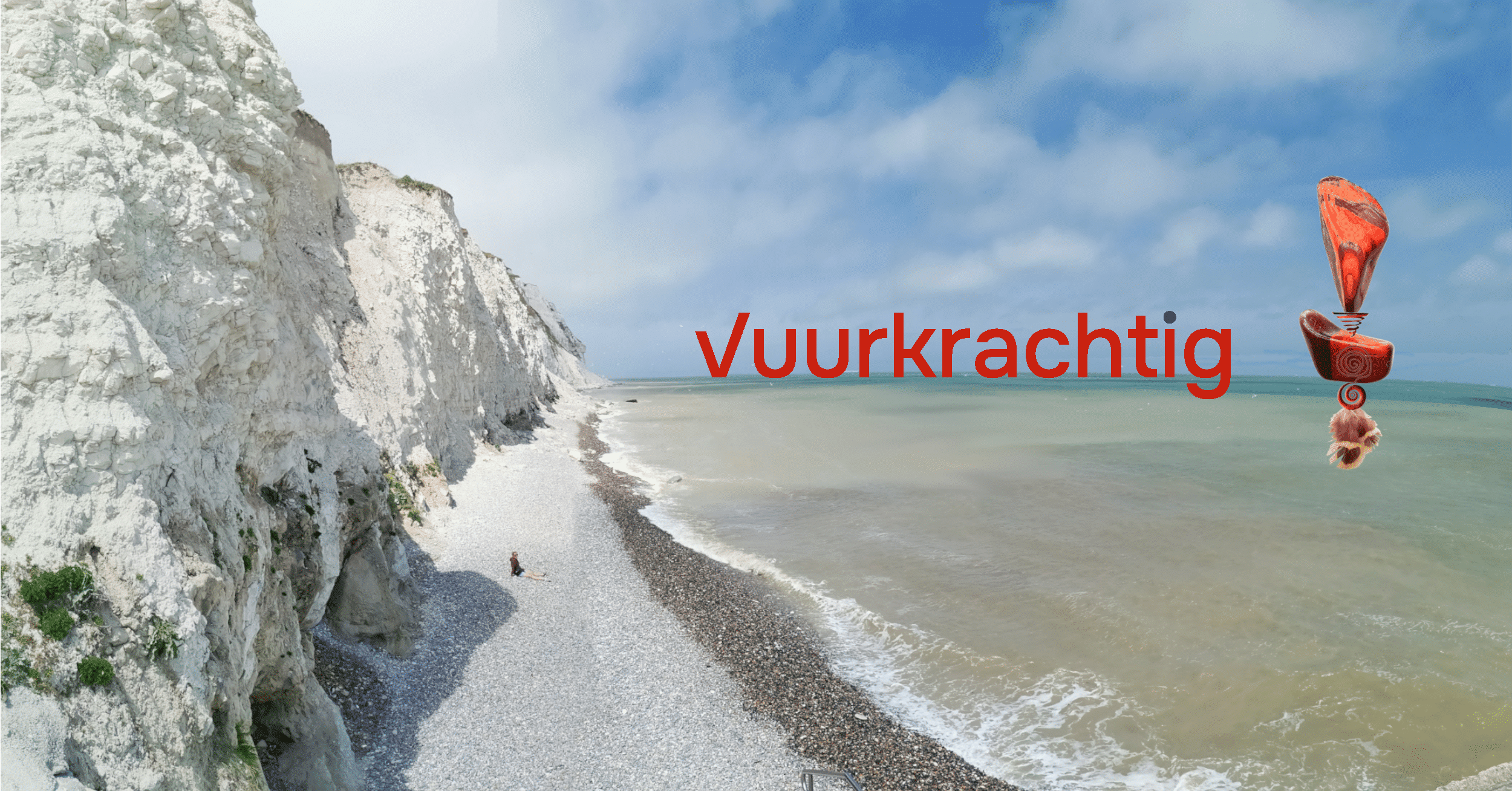 Vrouw zittend op kiezelstrand bij witte krijtrotsen uitkijkend op kalme zee
